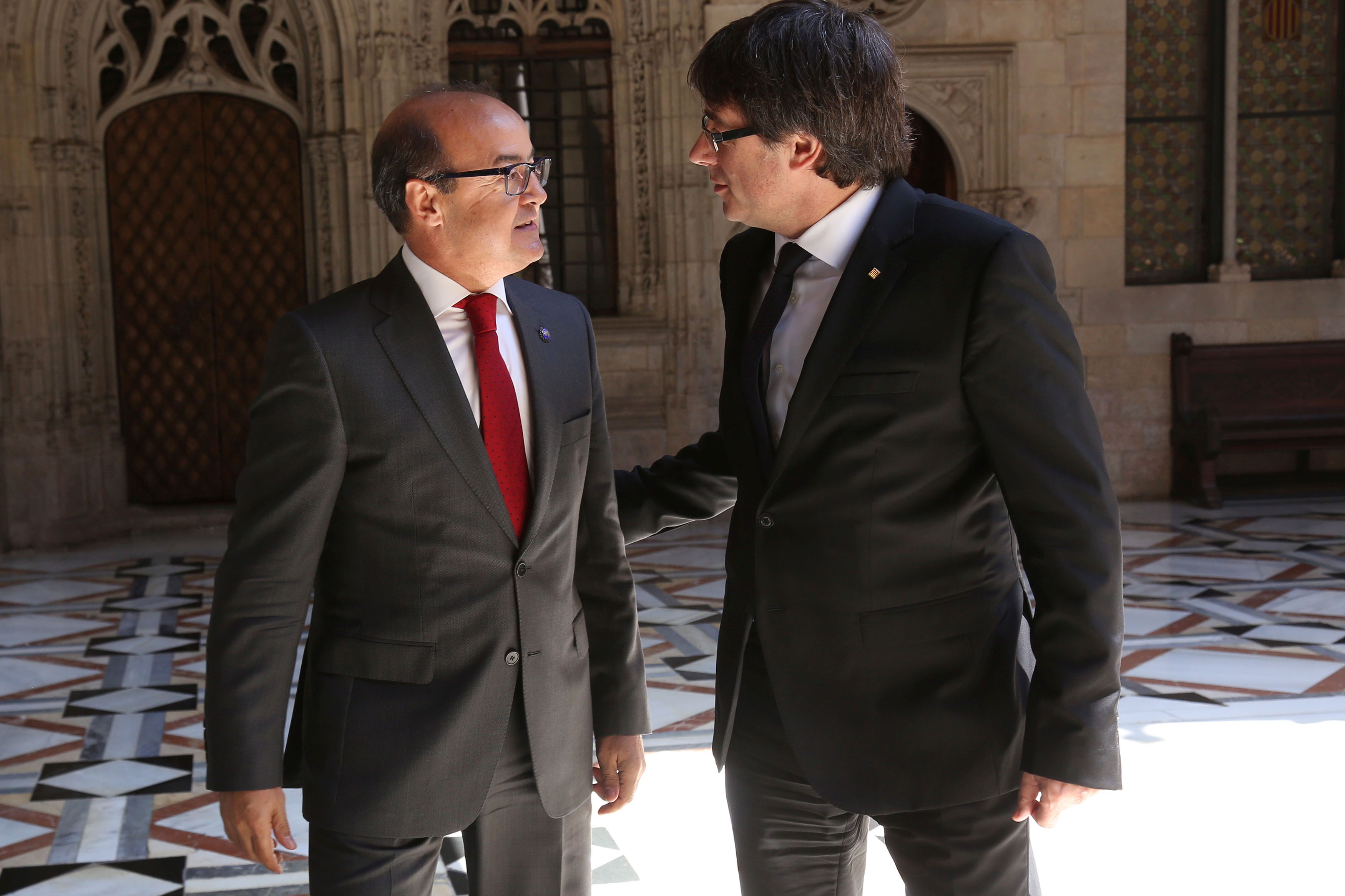 Jesús M. Barrientos con Carles Puigdemont (foto Jordi Bedmar)